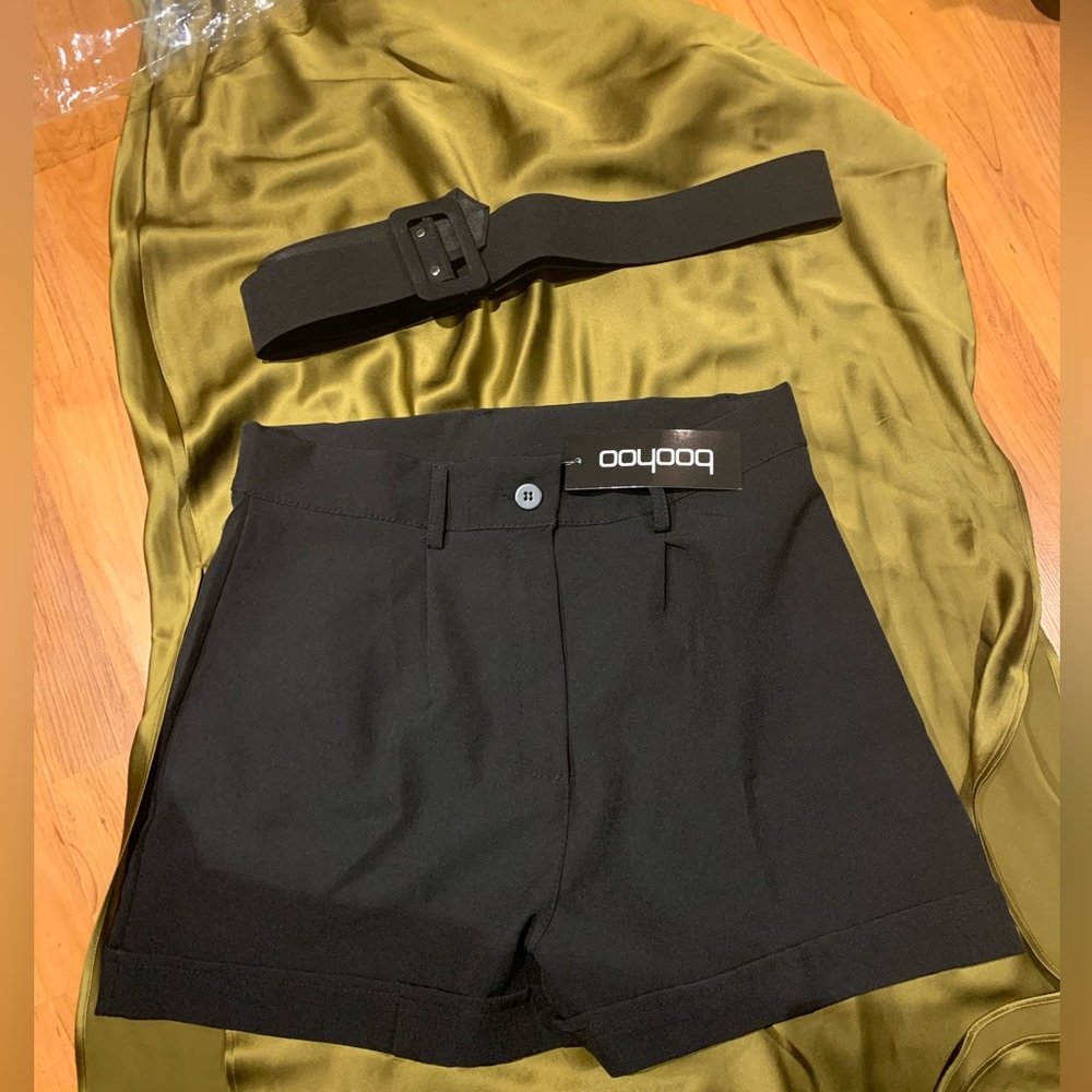New boohoo black classy trouser shorts with belt